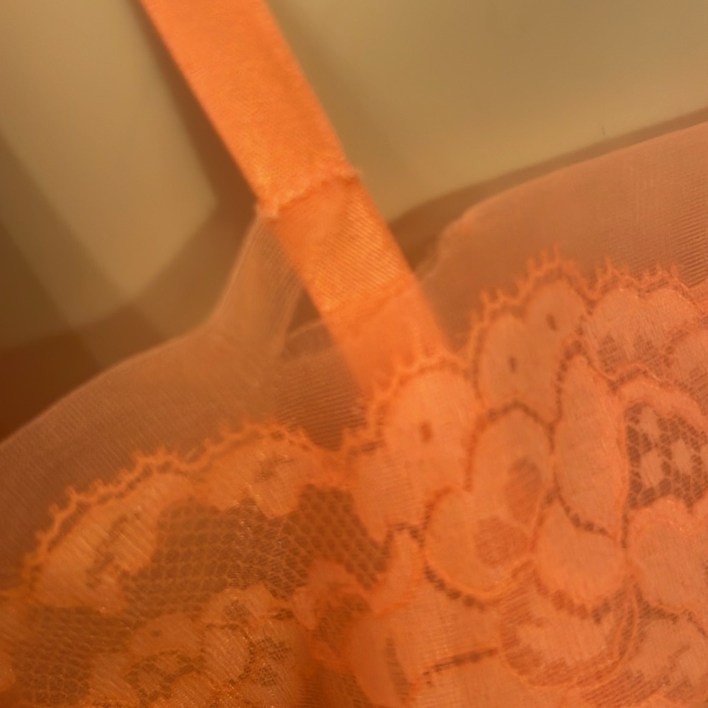 Vintage VANITY FAIR pale peach lace TRICOT slip. Size 34 (size small) - Picture 13 of 14